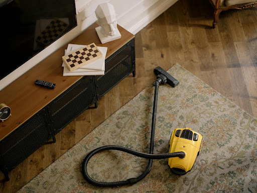7 Reasons to Trust Professionals for Your Upholstery & Carpet Cleaning Needs (And Avoid DIY)